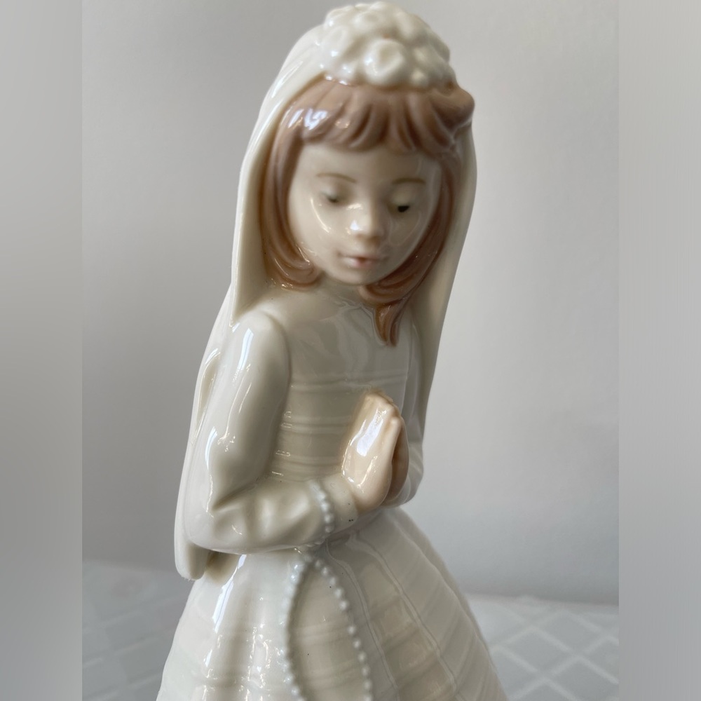 Nao by Lladro First Communion Girl #0236 - Picture 5 of 6